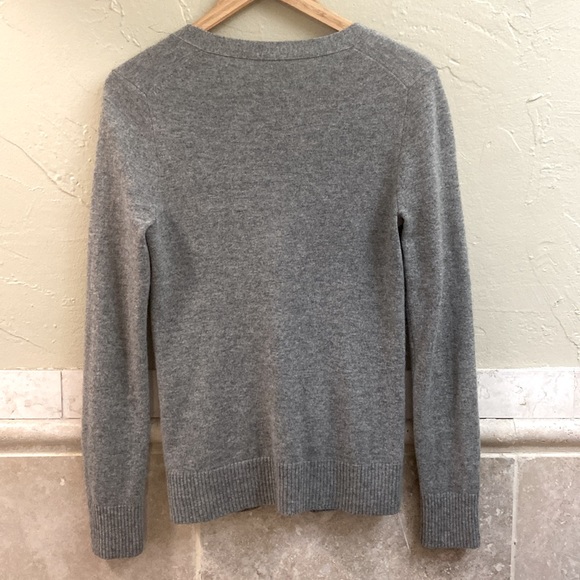 J. CREW 100% Cashmere Long V- Neck Button Cardigan Patch Pockets Gray - Picture 3 of 6